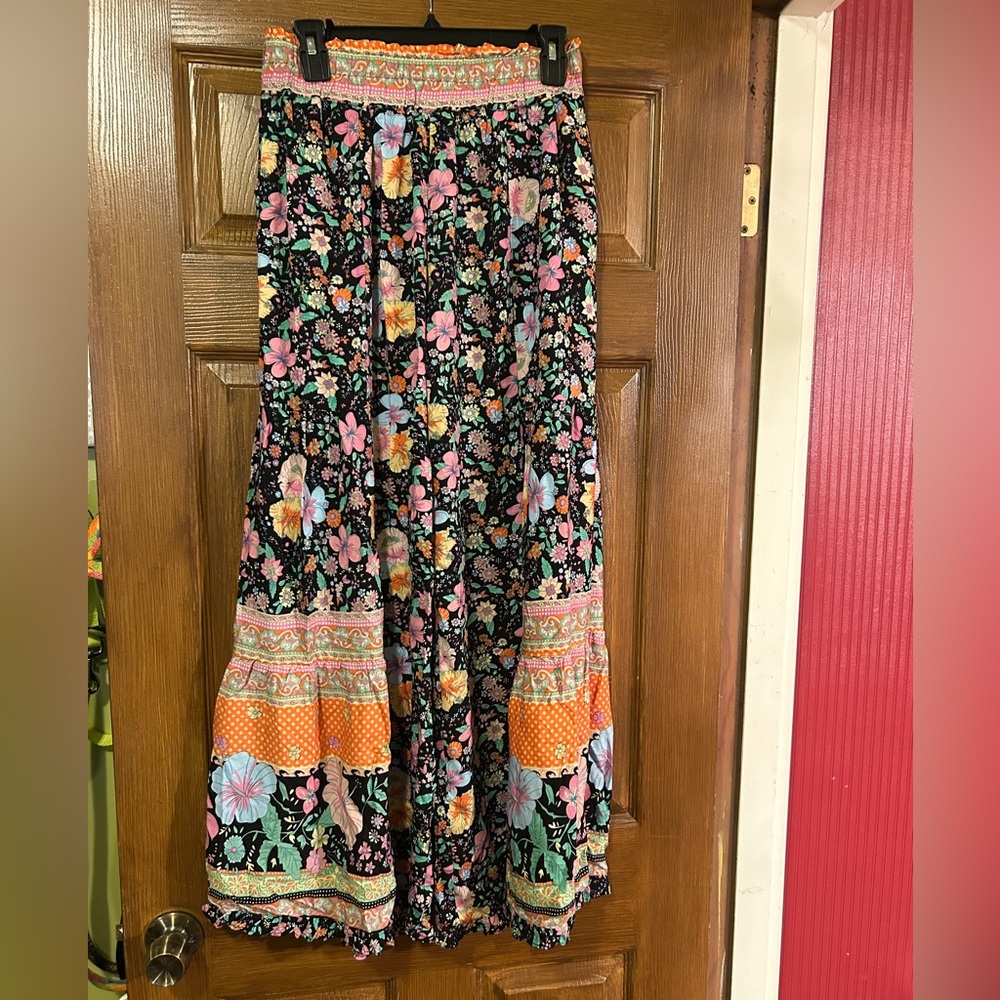 NWT - Umgee Floral pants with Orange and Pink size medium
